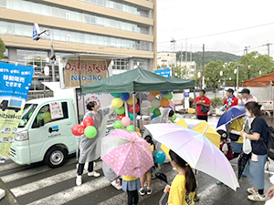 Nibakoでの風船プレゼントの様子